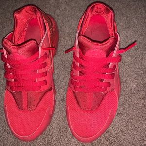 Nike Huarache Shoes in University Red